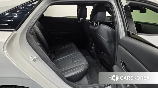 Hyundai The New Avante (CN7) 2024 Серебристо-серый из Кореи, фото 3