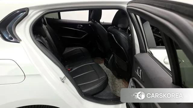 BMW 1 Series (F40) 2021 Белый из Кореи, фото 3