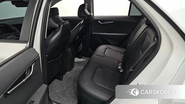 Kia Di Ol Nu Niro 2025 Белый из Кореи, фото 3