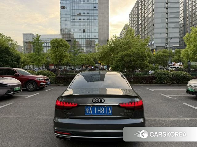 Audi A4L 2021 Темно-серый из Китая, фото 3