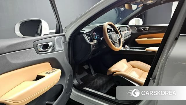 Volvo XC60 second Generation 2023 Белый из Кореи, фото 3