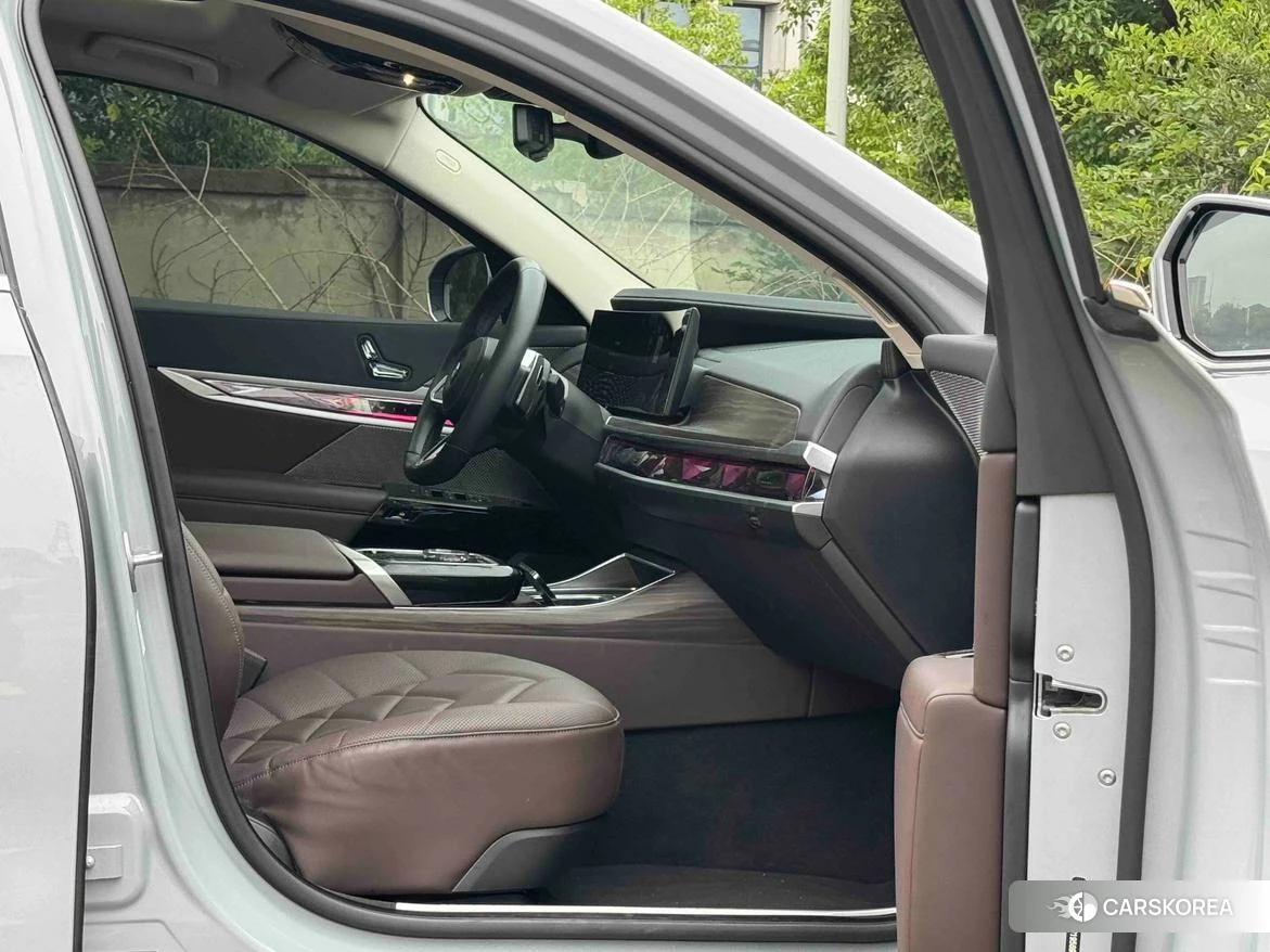 BMW 7 series 2022 Темно-серый из Китая, фото 3