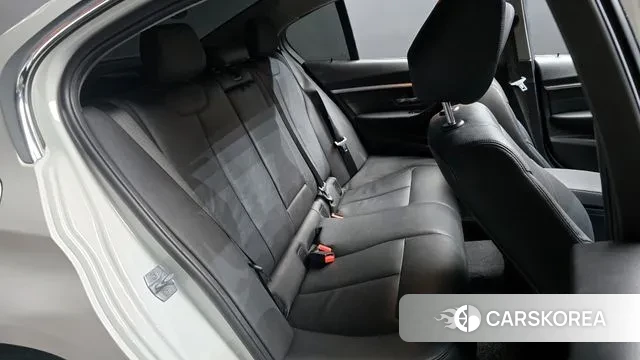 BMW 3 Series (F30) 2018 Белый из Кореи, фото 3