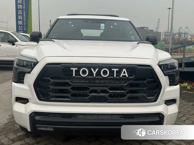 Toyota Sequoia 2025 Белый из Китая, фото 3