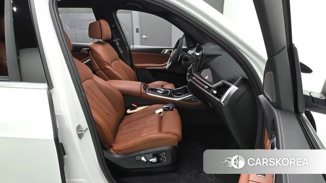 BMW X7 (G07) 2025 Белый из Кореи, фото 3