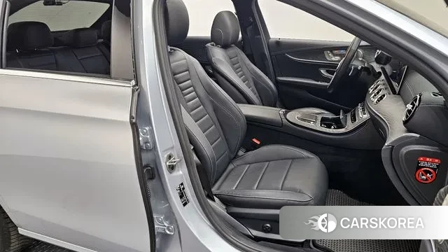 Mercedes-Benz E-Class W213 2022 Серебряный из Кореи, фото 3