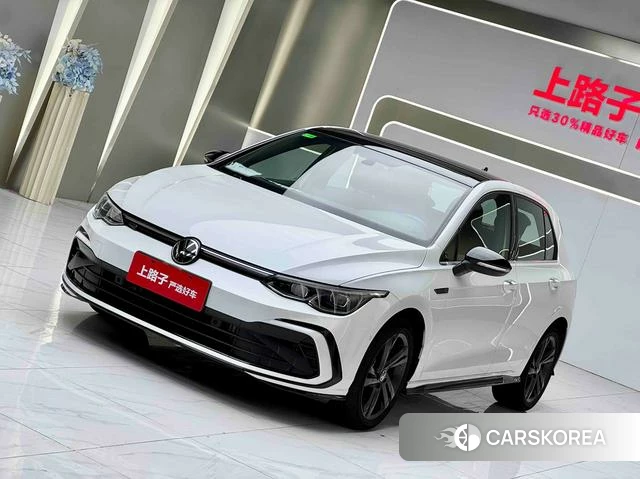 Volkswagen Golf 2023 Белый из Китая, фото 3