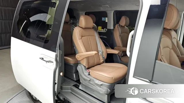 Hyundai Staria 2022 Белый из Кореи, фото 3