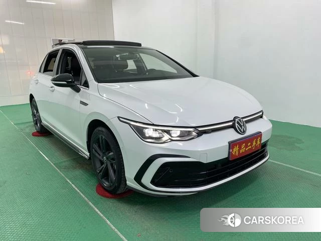 Volkswagen Golf 2023 Белый из Китая, фото 3
