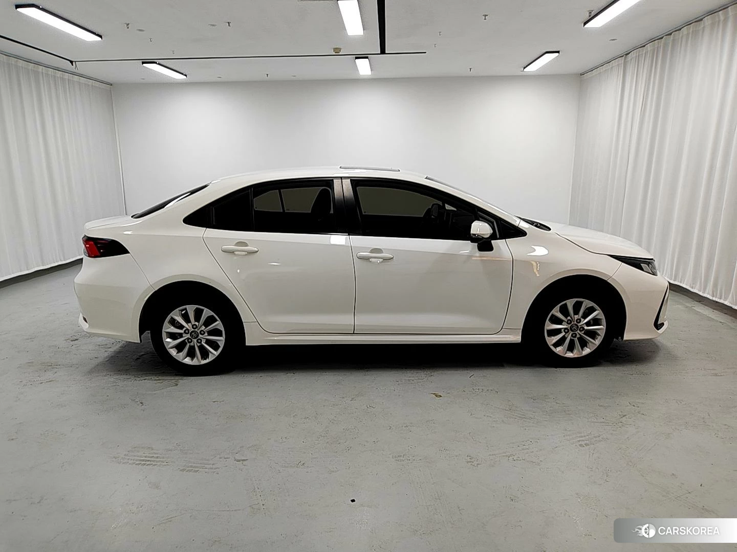 Toyota Corolla 2021 Белый из Китая, фото 3