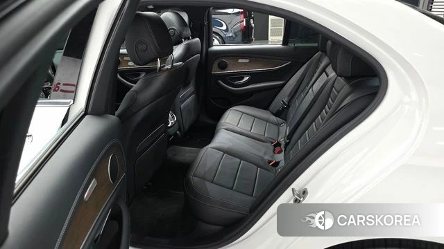 Mercedes-Benz E-Class W213 2022 Белый из Кореи, фото 3