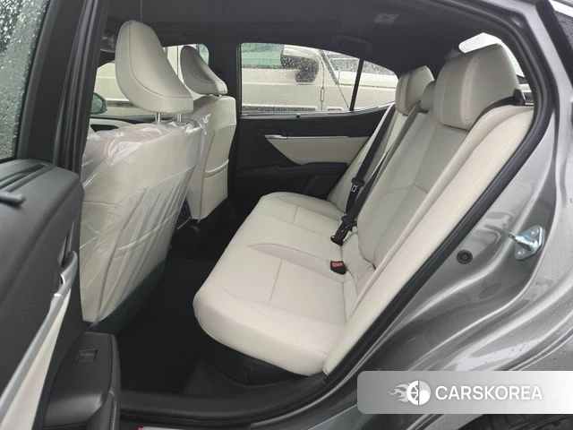 Toyota Camry (XV80) 2026 Серый из Кореи, фото 3