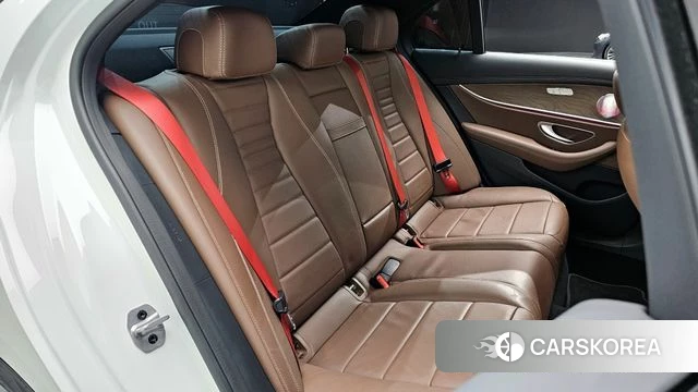 Mercedes-Benz E-Class W213 2022 Белый из Кореи, фото 3