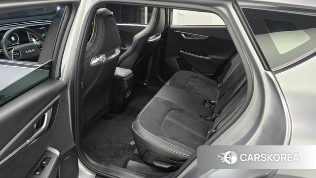Kia EV6 2023 Серебристо-серый из Кореи, фото 3