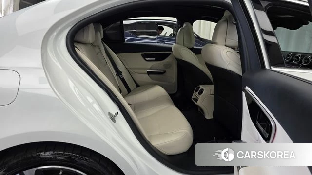 Mercedes-Benz C-Class W206 2023 Белый из Кореи, фото 3