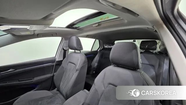 Volkswagen Golf 8th Generation 2022 Белый из Кореи, фото 3