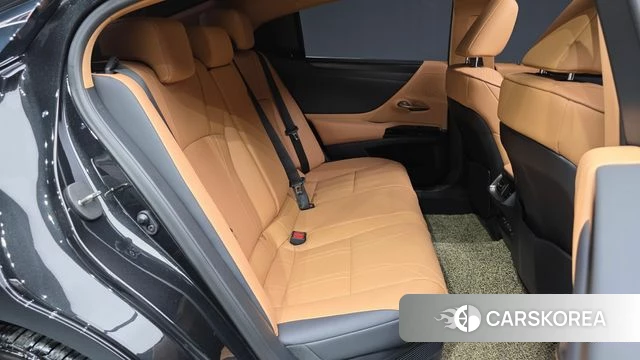 Lexus ES300h 7th generation 2023 Черный из Кореи, фото 3