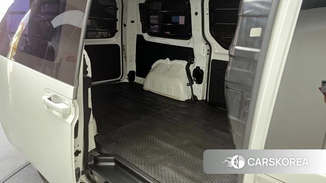 Hyundai Staria 2023 Белый из Кореи, фото 3