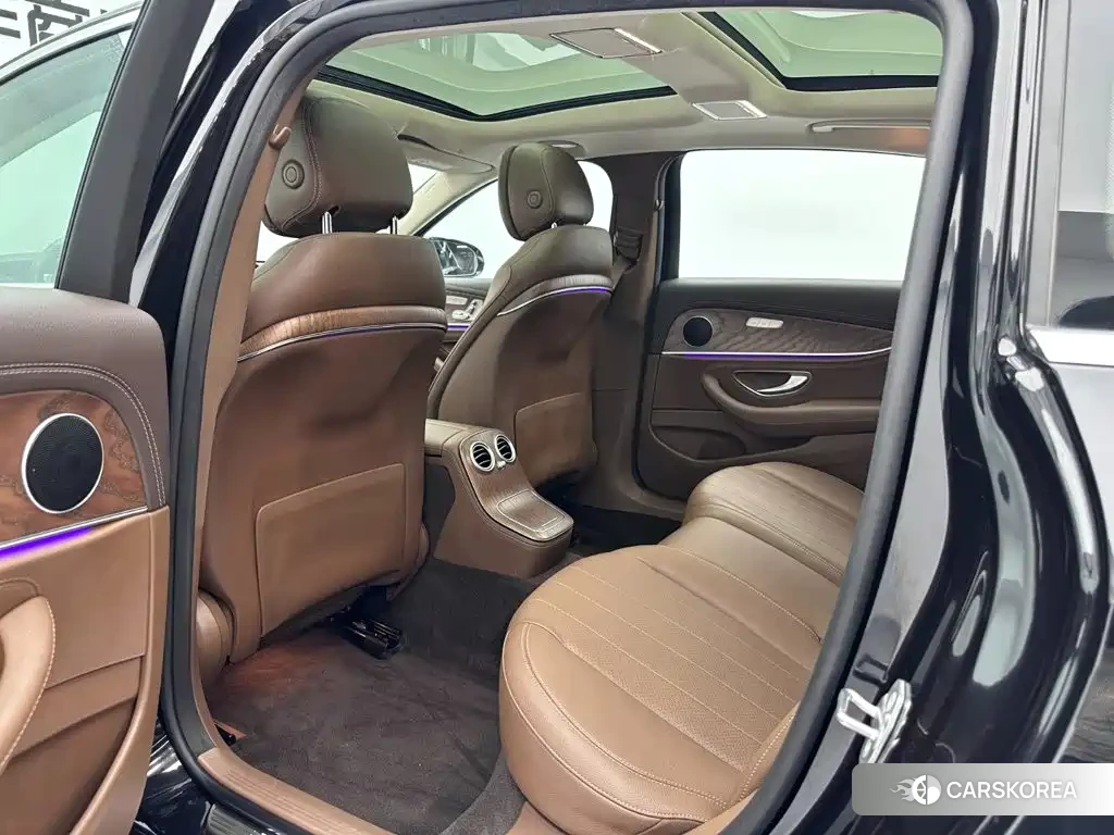 Mercedes-Benz E-Class 2022 Черный из Китая, фото 3