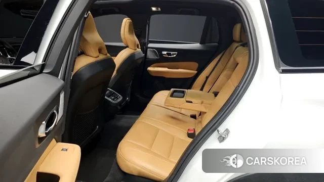 Volvo V60 Cross-Country 2nd Generation 2021 Белый из Кореи, фото 3