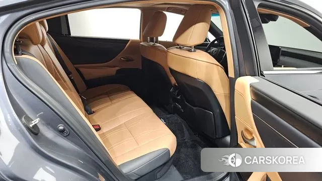 Lexus ES300h 7th generation 2023 Серый из Кореи, фото 3