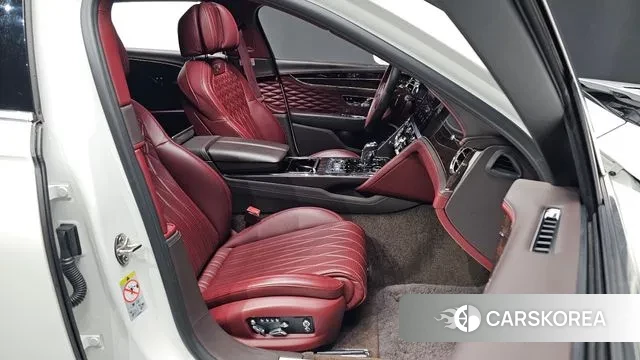 Bentley Flying Spur 3rd Generation 2022 Белый из Кореи, фото 3