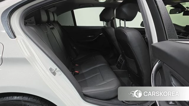 BMW 3 Series (F30) 2018 Белый из Кореи, фото 3