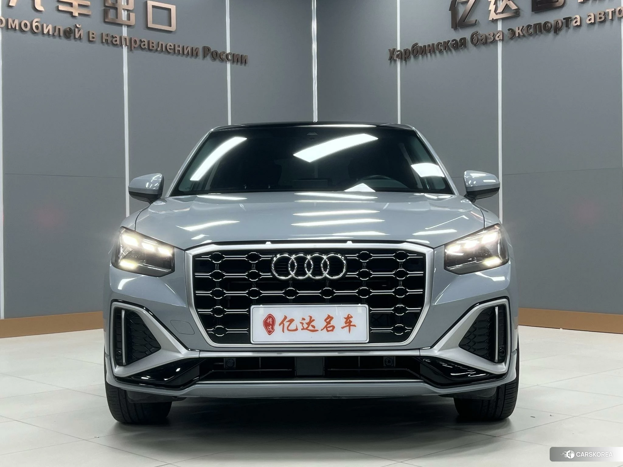 Audi Q2L 2021 Темно-серый из Китая, фото 3