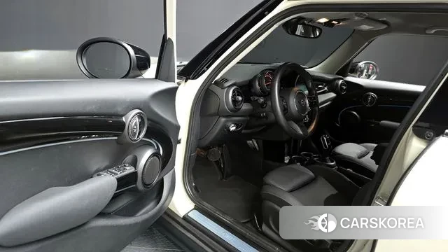 Mini Cooper 2022 Белый из Кореи, фото 3