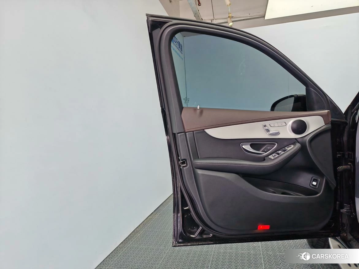 Mercedes-Benz GLC 2021 Черный из Китая, фото 3