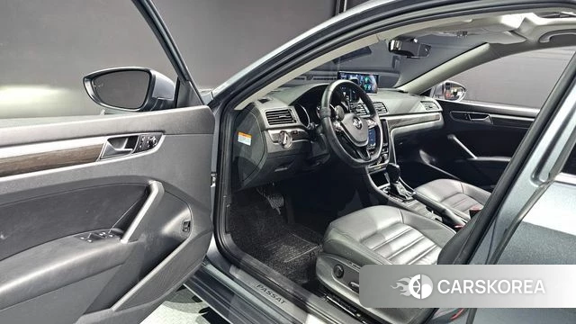 Volkswagen The New Passat 2018 Серебристо-серый из Кореи, фото 3