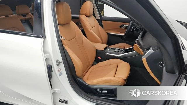 BMW 3 Series (G20) 2023 Белый из Кореи, фото 3