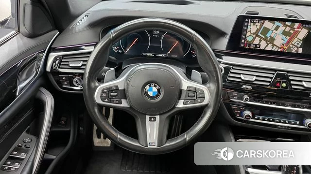 BMW 5 Series (G30) 2019 Белый из Кореи, фото 3