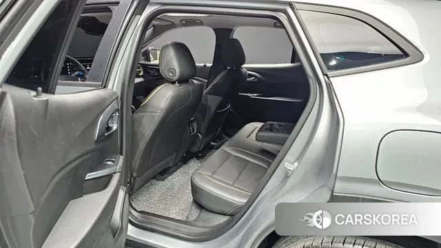 Chevrolet (GM Daewoo) Trax Crossover 2024 Серебристо-серый из Кореи, фото 3