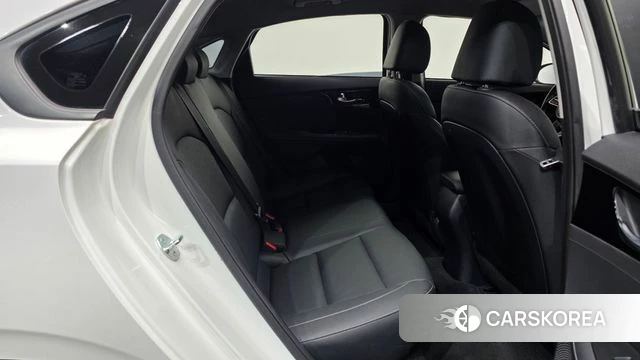 Kia The New K3 2nd generation 2023 Белый из Кореи, фото 3