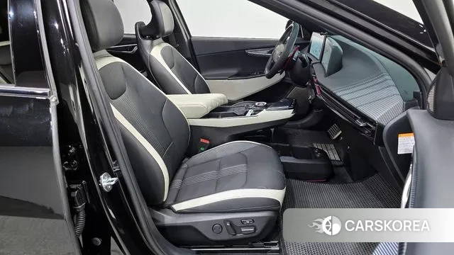 Kia EV6 2022 Черный из Кореи, фото 3