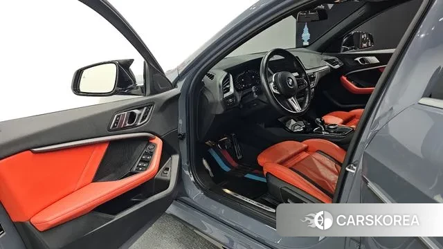 BMW 1 Series (F40) 2022 Светло-серебряный цвет из Кореи, фото 3