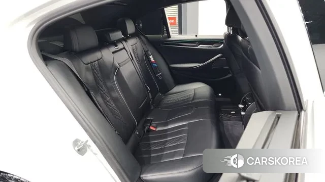 BMW 5 Series (G30) 2023 Белый из Кореи, фото 3