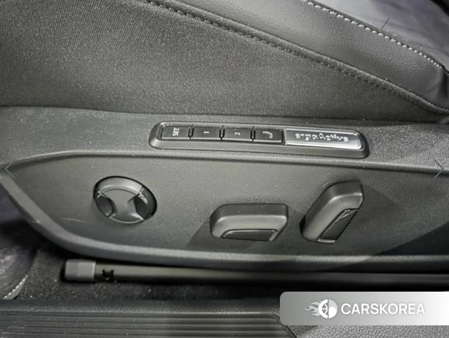 Volkswagen Golf 8th Generation 2025 Черный из Кореи, фото 3