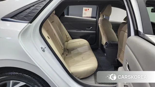 Hyundai The New Avante (CN7) 2023 Белый из Кореи, фото 3