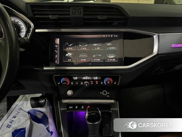 Audi Q3 (F3) 2020 Белый из Кореи, фото 3