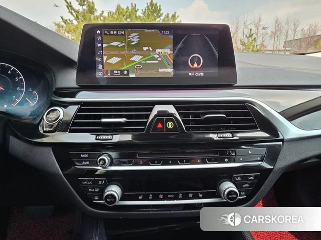 BMW 5 Series (G30) 2019 Белый из Кореи, фото 3