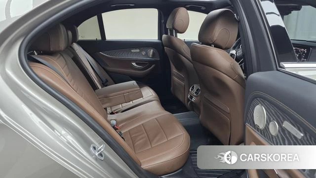 Mercedes-Benz E-Class W213 2022 Песочный из Кореи, фото 3