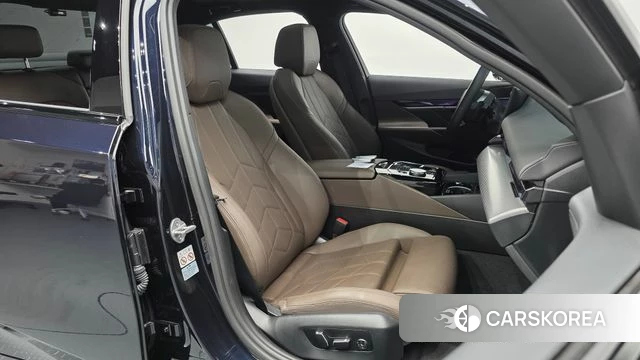 BMW 5 Series (G60) 2023 Черный из Кореи, фото 3