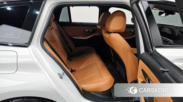 BMW 3 Series (G20) 2023 Белый из Кореи, фото 3