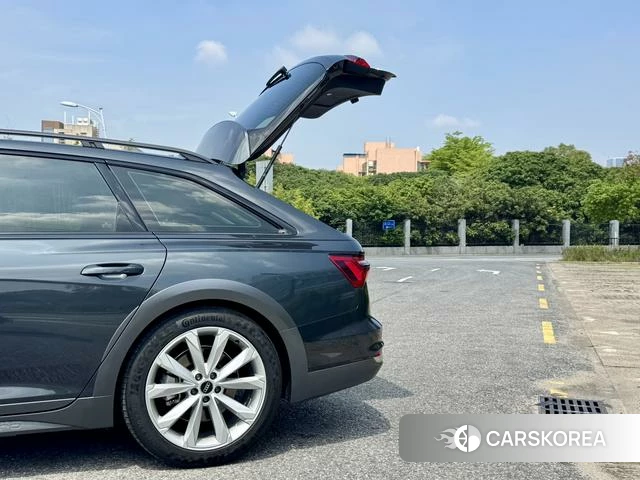 Audi A6 (import) 2022 Темно-серый из Китая, фото 3