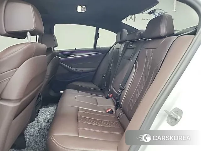 BMW 5 Series (G30) 2023 Белый из Кореи, фото 3