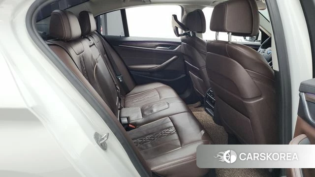 BMW 5 Series (G30) 2018 Белый из Кореи, фото 3