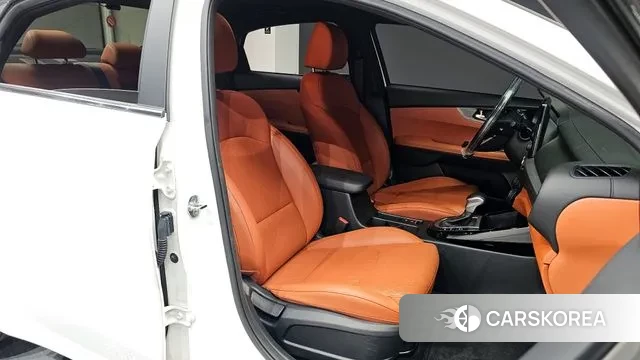 Kia The New K3 2nd generation 2021 Белый из Кореи, фото 3