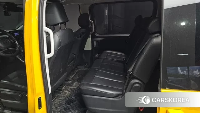 Hyundai Staria 2023 Желтый из Кореи, фото 3